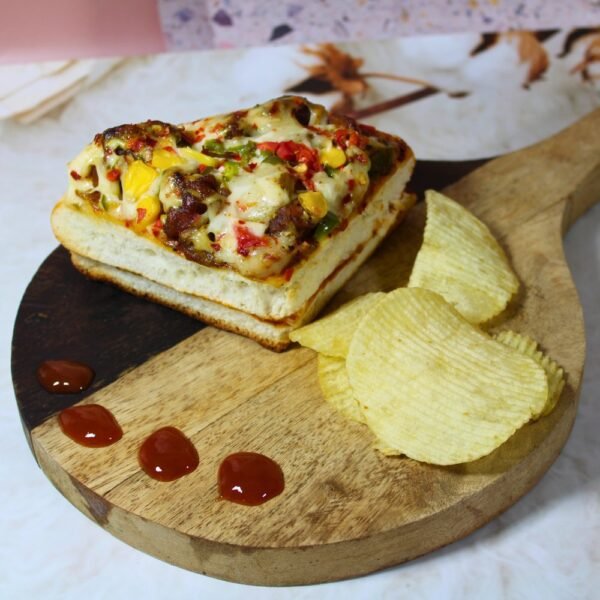 PUNJABS CAKE n BAKE - Chilli Paneer Pizza